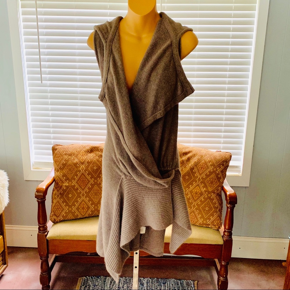 Elegant Gray Women's Sweater Vest